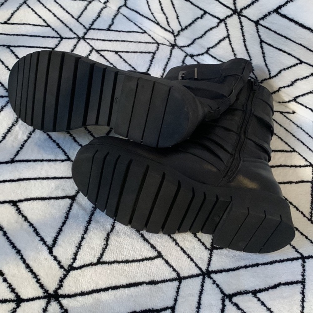 FRYE LEATHER BOOTS. MADE IN ITALY. GREAT CONDITION - Picture 8 of 10